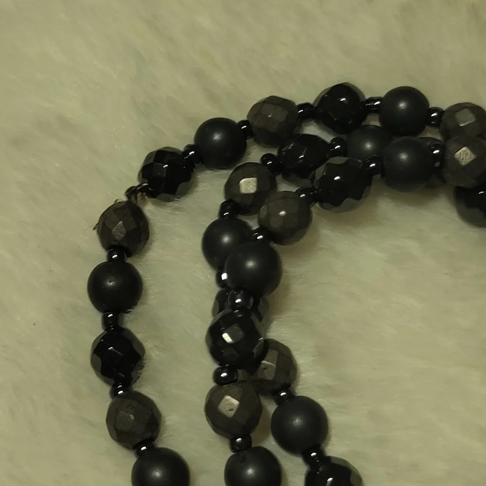 Elegant Black Beaded Bracelet - Picture 4 of 6